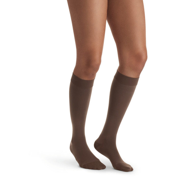 JOBST ® UltraSheer, medias hasta la rodilla para mujer de 15-20 mmHg, color espresso