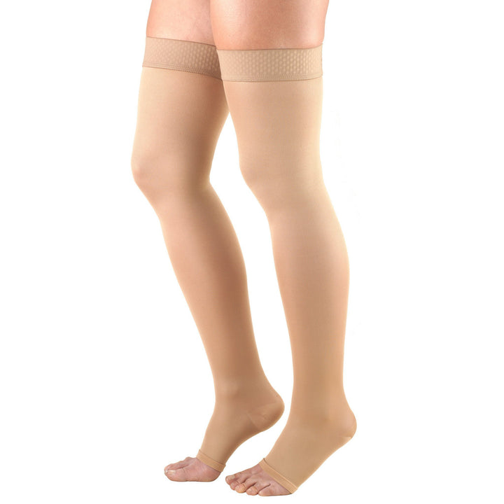 Truform Opaque feminino 20-30 mmHg com dedos abertos na altura da coxa, bege