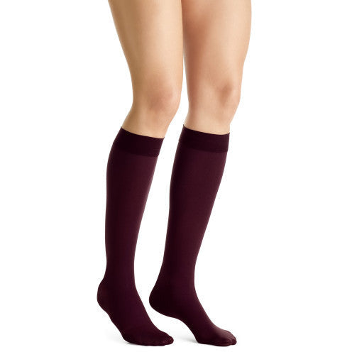 JOBST ® Opaque SoftFit للنساء بطول الركبة 15-20، لون التوت البري