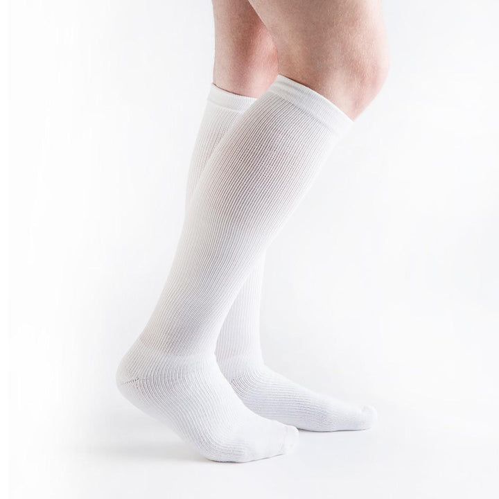 Calcetines de compresión VenActive para diabéticos 15-20 mmHg, color blanco