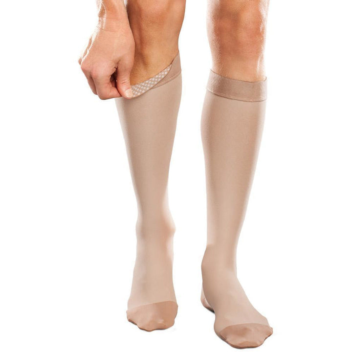 Therafirm Ease 20-30 mmHg na altura do joelho com faixa de silicone, areia